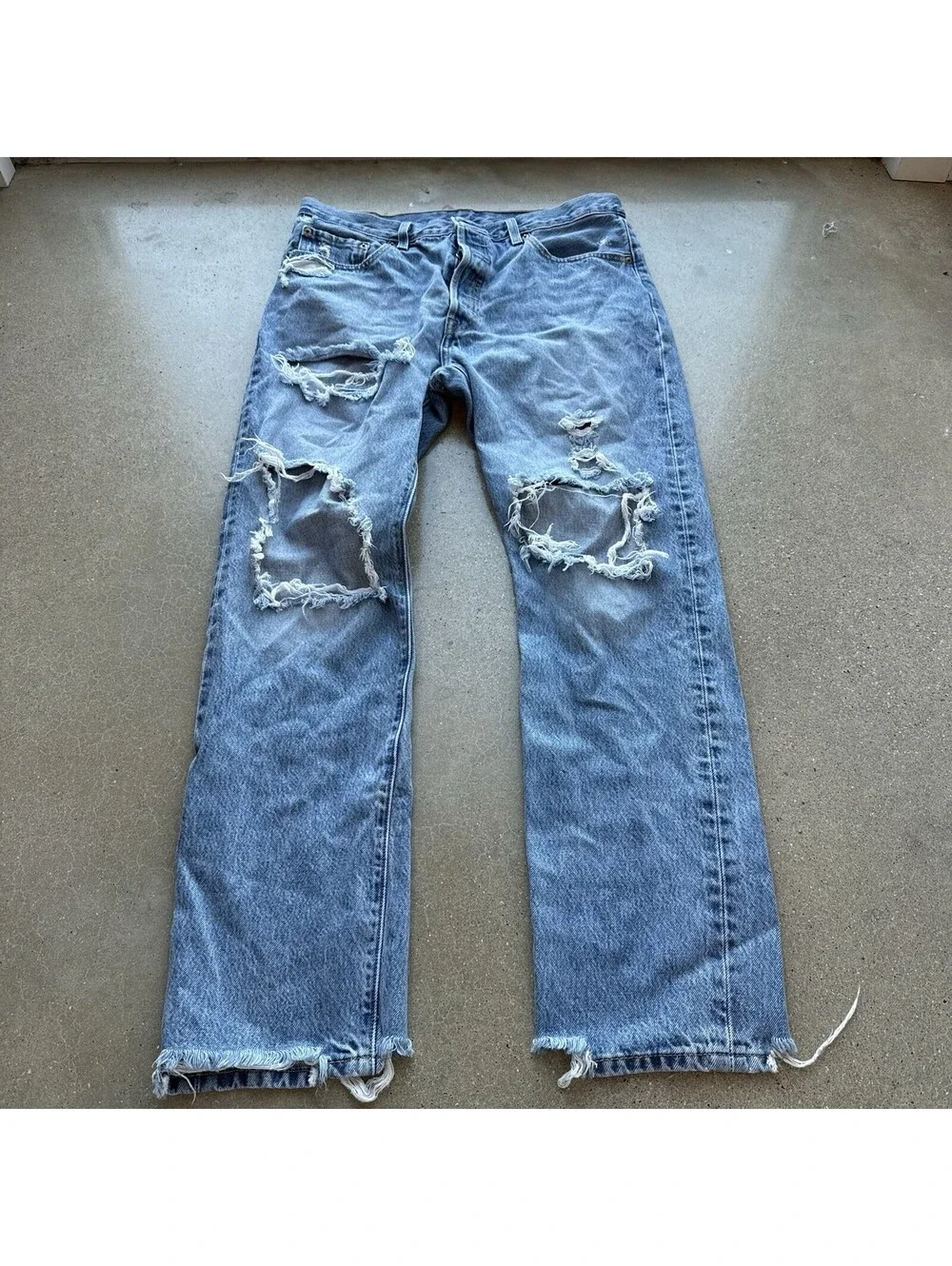 Levis PREMIUM 501 Straight DISTRESSED Jeans Light Wash 32x30